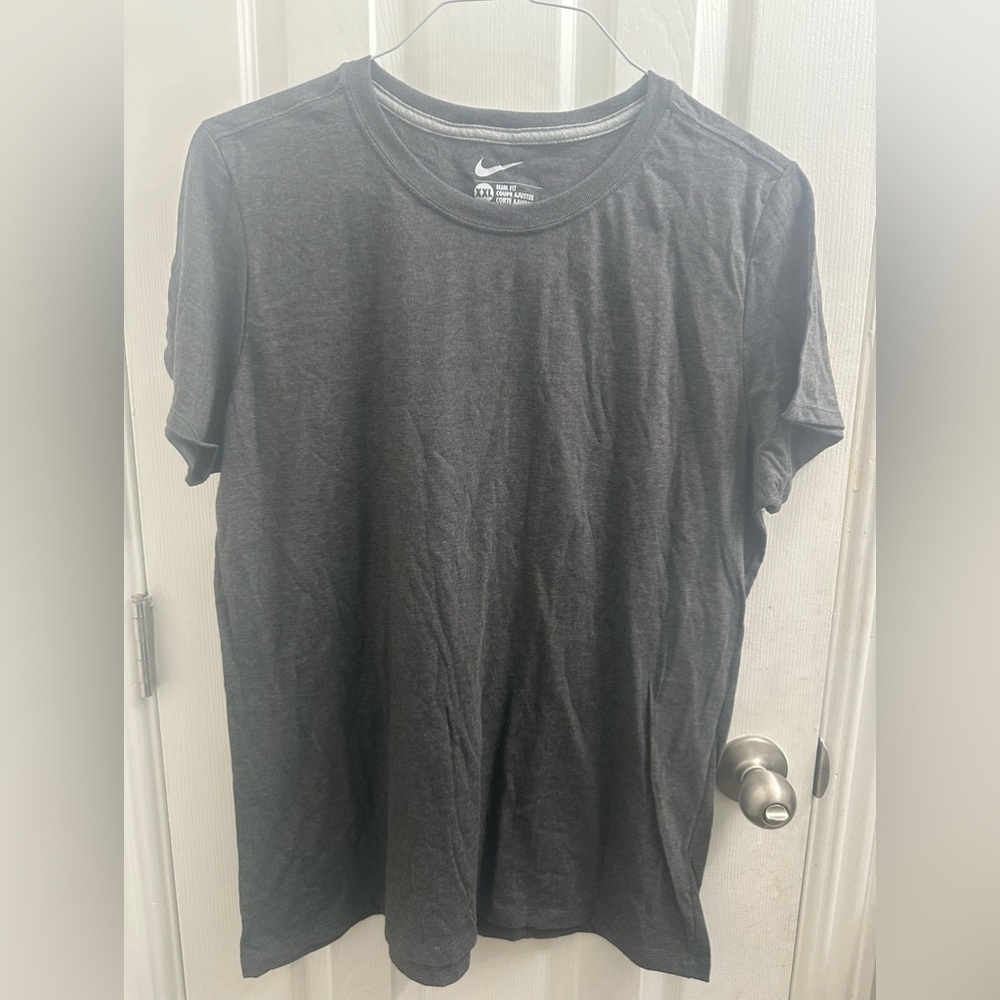 Nike Men’s half sleeve tee